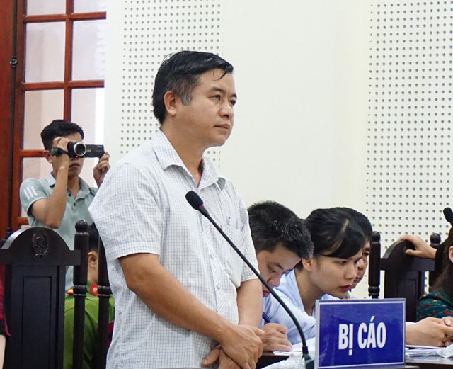 Bị cáo Đặng Đình Hồng - nguyên Giám đốc Phòng giao dịch Eximbank Đô Lương bị tuyên phạt 5 năm tù về tội Làm trái quy định Nhà nước về quản lý kinh tế gây hậu quả nghiêm trọng