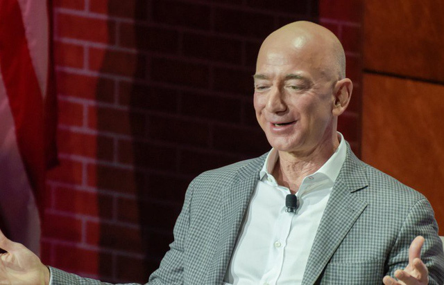 Jeff Bezos trở thành người giàu nhất trong lịch sử với khối tài sản ước tính 150 tỷ USD