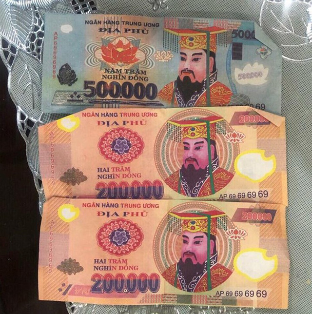 Số tiền âm phủ mà Phong trả lại cho hai vị khách nước ngoài