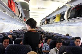 Đánh nữ tiếp viên trên máy bay, nam hành khách bị phạt 15 triệu đồng