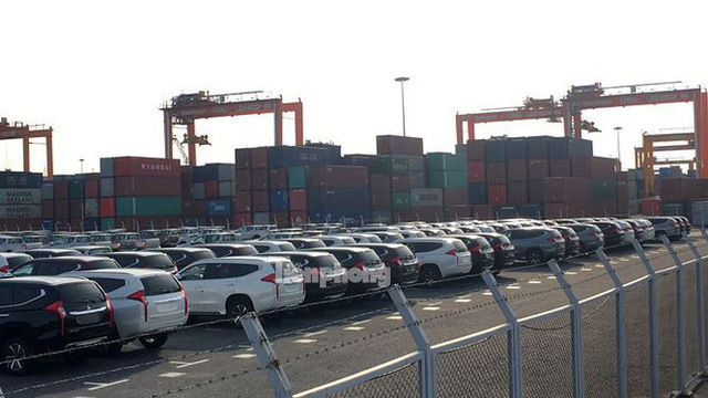 
Tại Cảng Tân Vũ, Hải Phòng, có hàng ngàn xe thuộc các hãng Toyota, Mitsubishi, Ford, Nissan, Honda nhập về.
