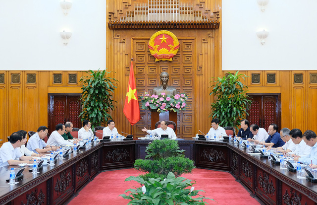 
Thủ tướng chủ trì cuộc họp của Thường trực Chính phủ về vấn đề nhập khẩu phế liệu về Việt Nam
