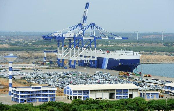 
Cảng Hambantota của Sri Lanka là công trình Colombo đã cho Bắc Kinh thuê 99 năm để trang trải khoản nợ lên tới 6 tỷ USD khó có khả năng chi trả. (Ảnh: SCMP)
