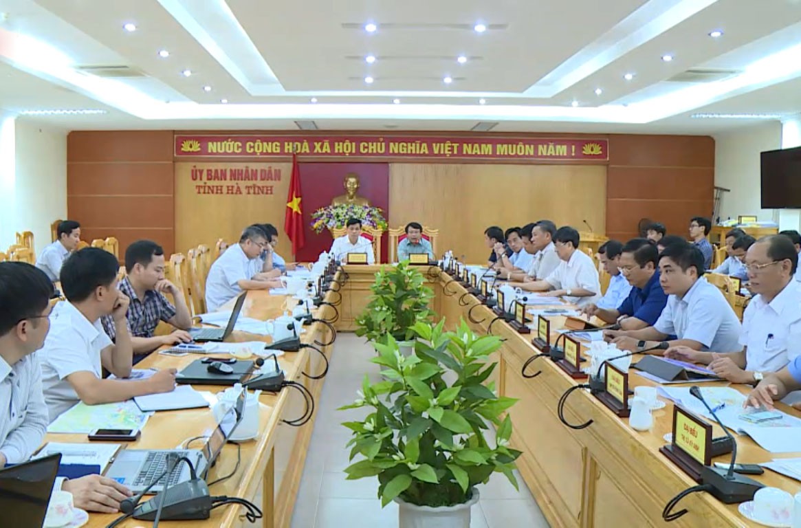 Buổi làm việc của Thứ trưởng Bộ GTVT với các lãnh đạo, đại diện sở, ban ngành ở Hà Tĩnh.