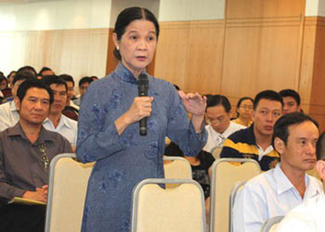 LS Trương Thị Hòa trong một lần đăng đàn tư vấn pháp luật. Ảnh NVCC