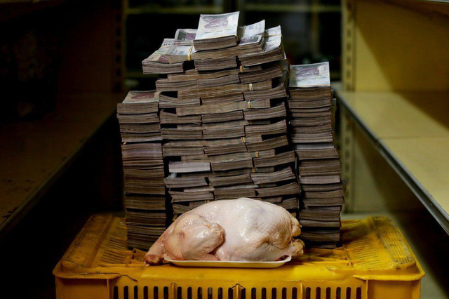 
Ngày 16/8, 2,4kg thịt gà tại Venezuela đạt mức giá 14,6 triệu bolivar (tương đương 2,22 USD). Ảnh: Reuters
