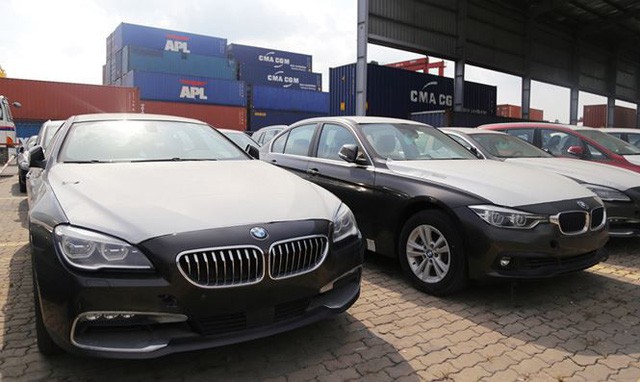 Hơn 133 chiếc xe sang BMW vẫn nằm phơi nắng tại cảng suốt 2 năm qua mà chưa có biện pháp xử lý.