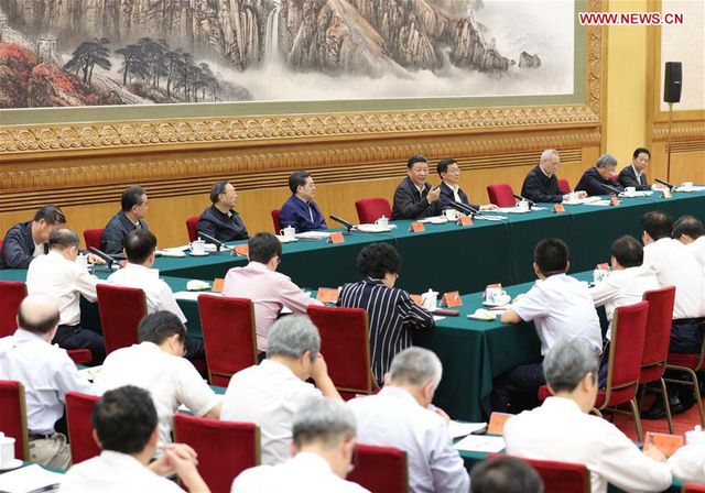 Chủ tịch Tập Cận Bình (thứ 5 từ phải sang) phát biểu tại hội nghị về Sáng kiến Vành đai và Con đường tại Bắc Kinh hôm 27/8 (Ảnh: Tân Hoa Xã)
