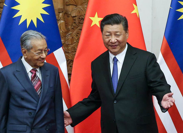 Chủ tịch Trung Quốc Tập Cận Bình đón Thủ tướng Malaysia Mahathir Mohamad tại Bắc Kinh ngày 20/8 (Ảnh: China Daily)