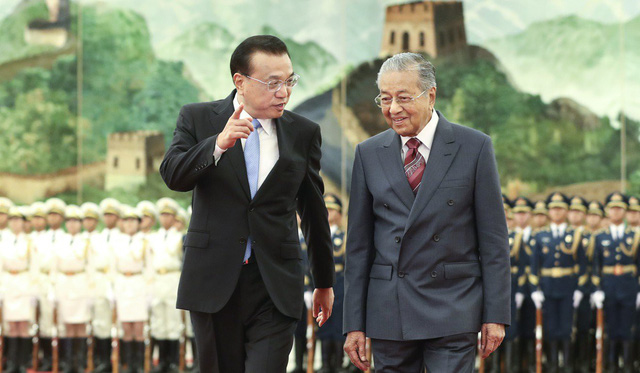 Thủ tướng Mahathir gặp Thủ tướng Trung Quốc Lý Khắc Cường tại Bắc Kinh (Ảnh: SCMP)