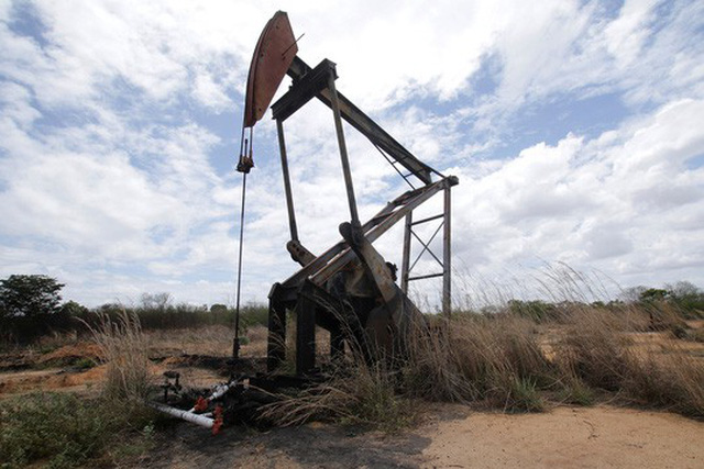 
Ước tính cần ít nhất 20 tỉ USD để khai thác trữ lượng dầu mỏ tại khu vực quanh thị trấn Atapirire Ảnh: REUTERS
