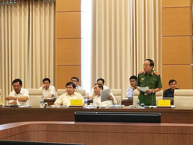 Thượng tướng Lê Quý Vương đại diện lãnh đạo Bộ Công an trình bày báo cáo của Chính phủ về công tác phòng chống tội phạm