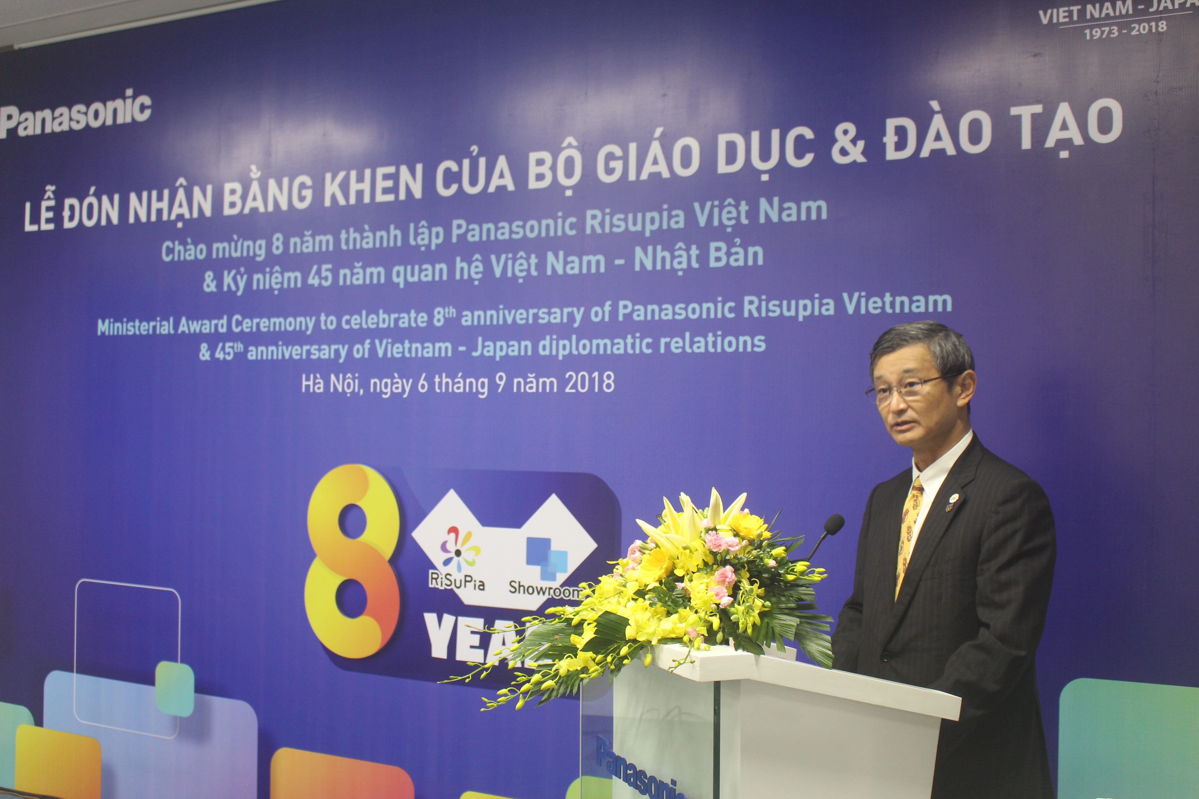 Panasonic Việt Nam nhận bằng khen và kỷ niệm chương vì sự nghiệp giáo dục