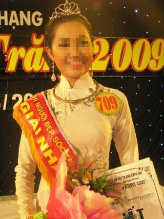 
Hoa hậu Nam Mê Kông 2009 Võ Thị Mỹ Xuân tại thời điểm đăng quang ngôi hoa hậu ở Sóc Trăng
