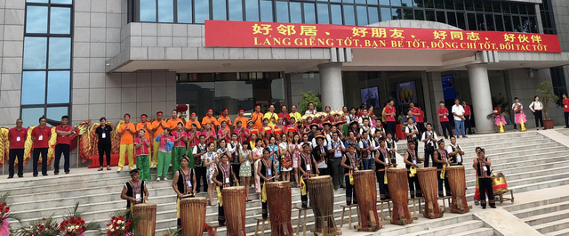 Nhân dân địa phương của hai nước vui mừng tham dự sự kiện thông thương cửa khẩu Chi Ma - Lạng Sơn