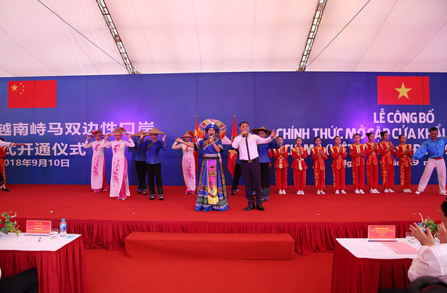 Nghệ sỹ hai nước biểu diễn chung bài hát Việt Nam - Trung Hoa, chào mừng sự kiện quan trọng