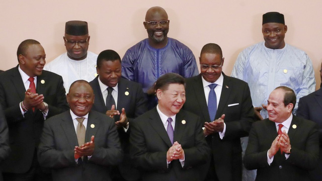 Chủ tịch Tập Cận Bình chụp ảnh cùng các nhà lãnh đạo châu Phi dự Diễn đàn Hợp tác Trung Quốc - châu Phi tại Bắc Kinh ngày 3/9 (Ảnh: AFP)