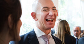 Thói quen hàng ngày khiến tỷ phú Jeff Bezos ngày càng thành công
