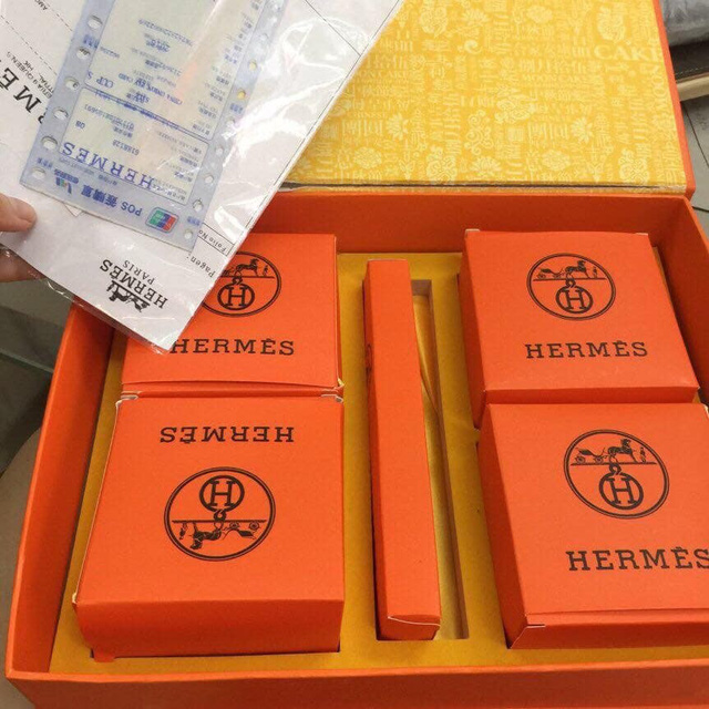 Bánh trung thu hiệu Hermes, Gucci, chị em bỏ 3 triệu đồng mua về chỉ để...ngắm