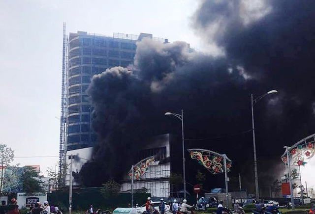 Trung tâm thương mại cao nhất thành phố Yên Bái bốc cháy dữ dội