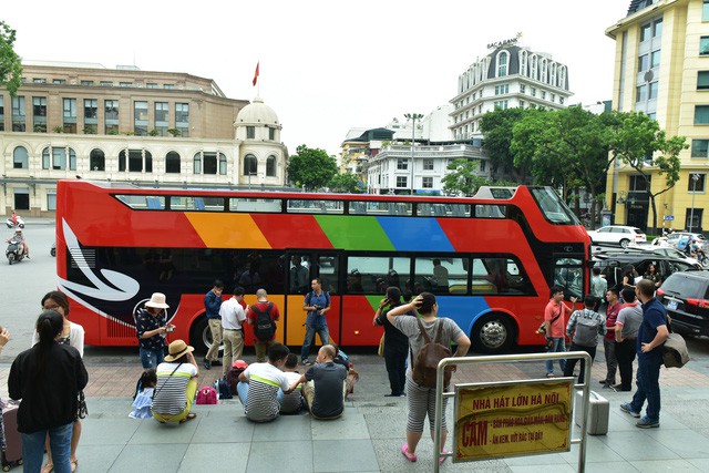 
Xe buýt 2 tầng được sử dụng làm phương tiện phục vụ khách du lịch nội thành Hà Nội

