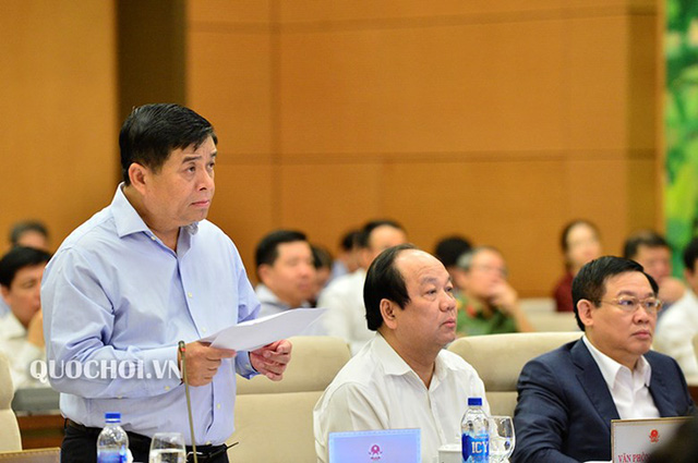 Bộ trưởng KH-ĐT Nguyễn Chí Dũng và nhiều thành viên Chính phủ có mặt tại phiên thảo luận về tình hình kinh tế xã hội của UB Thường vụ Quốc hội