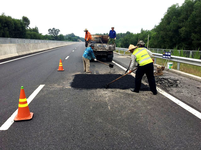 VEC tiếp tục bị phê bình về vụ hỏng đường cao tốc Đà Nẵng - Quảng Ngãi