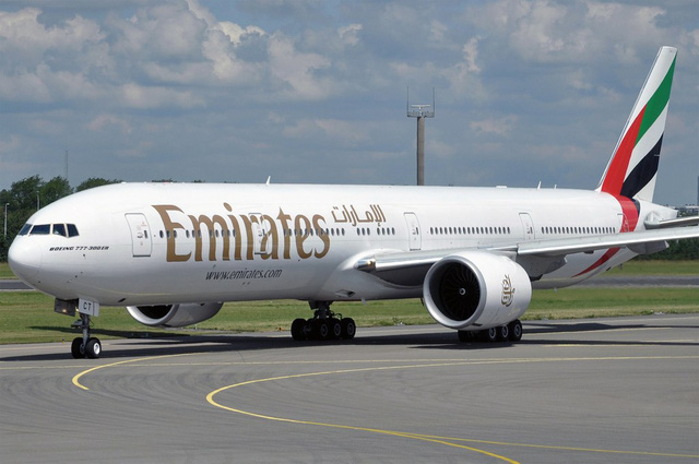 Một tiếp viên hàng không của Emirates bị tình nghi lấy trộm hơn 100 triệu đồng của hành khách trên chuyến bay