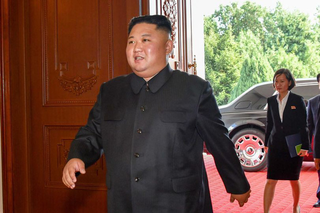 Lãnh đạo Triều Tiên Kim Jong Un trên đường đi dùng bữa trưa với Bộ trưởng Ngoại giao Mỹ Mike Pompeo (Nguồn: Alamy Live News)