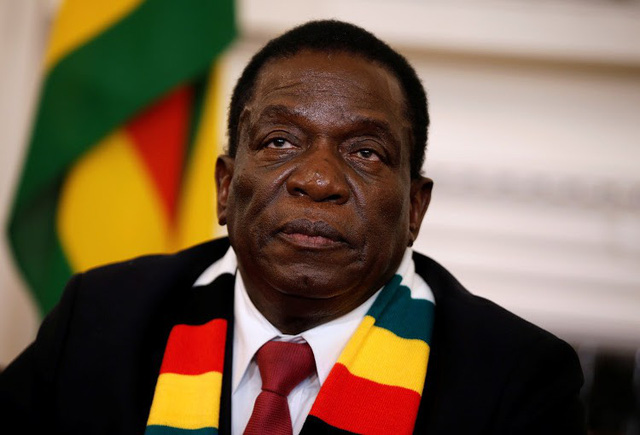 Tổng thống Zimbabwe bất lực nhìn nền kinh tế nước nhà sụp đổ