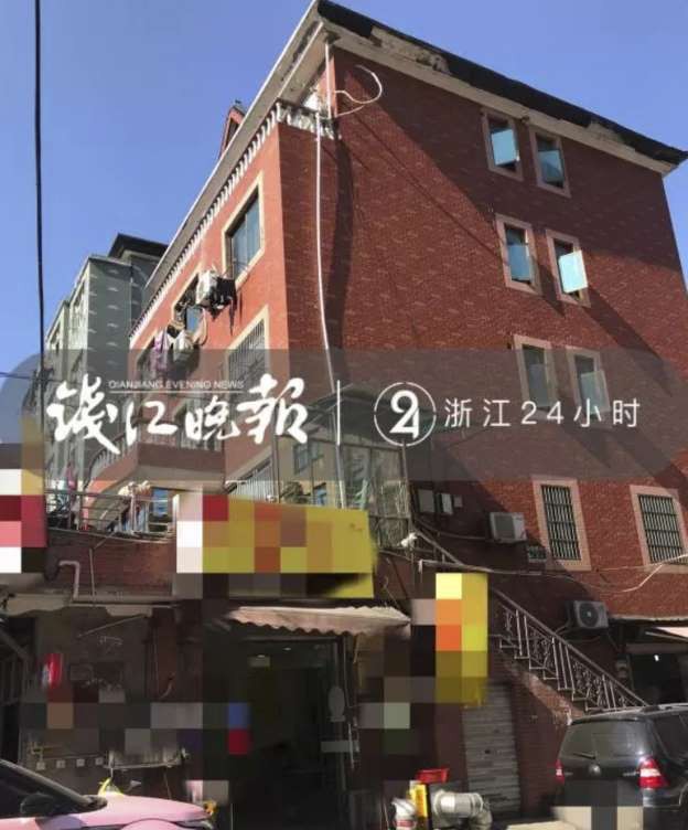 Gia đình bà lão này sống ở một ngôi nhà 5 tầng và còn kiếm thêm tiền bằng cách cho thuê tầng một. (Nguồn: Weixin.qq.com)