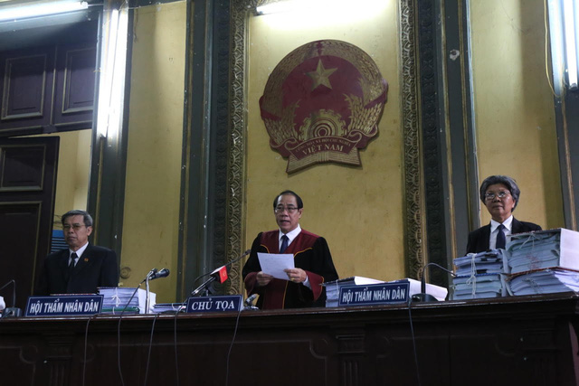 Phiên tòa xét xử vụ tranh chấp giữa Công ty cổ phần Ánh Dương Việt Nam (Vinasun) kiện Công ty TNHH GrabTaxi Việt Nam (Grab) 