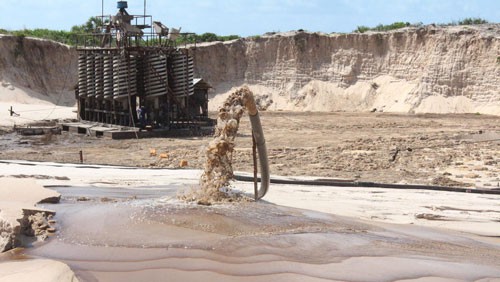 
Khai thác cát quá mức làm ảnh hưởng đến môi trường và đời sống người dân ở Mozambique Ảnh: AMNESTY INTERNATIONAL
