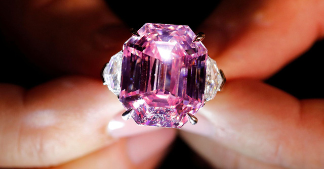 Viên kim cương hồng hiếm có, “hét” giá gần 1,2 nghìn tỷ đồng