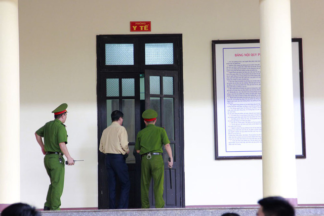 6 ngày xử vụ “đánh bạc nghìn tỷ”: Hai cựu tướng liên tục vào phòng y tế