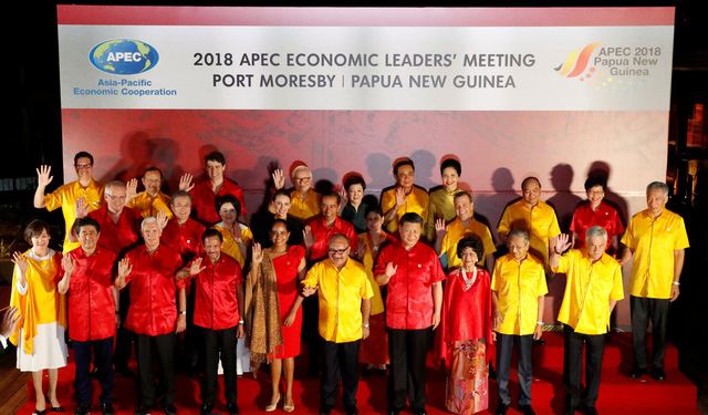 
Lãnh đạo các nền kinh tế thành viên APEC chụp ảnh chung tại Papua New Guinea. (Ảnh: Reuters)
