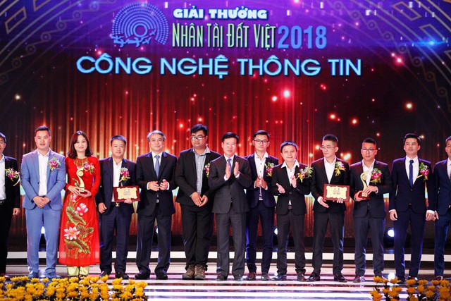 Nhóm đạt giải Nhì Nhân tài Đất Việt 2018: 