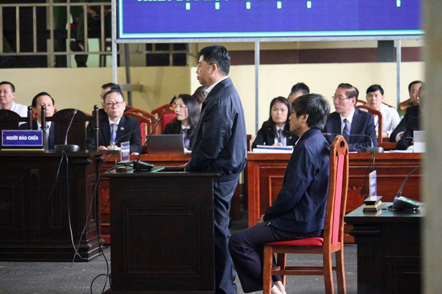 
Bị cáo Nguyễn Văn Dương khai báo tại tòa sáng nay (21/11)
