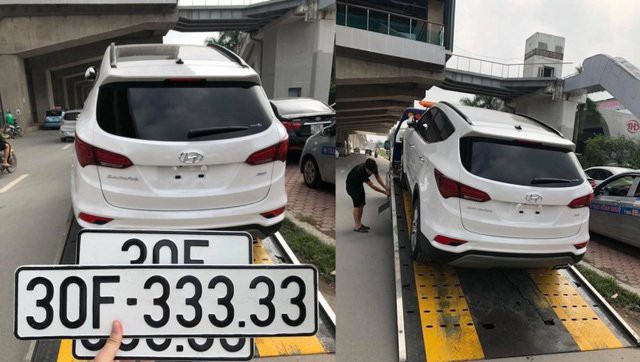 
Vào tháng 8 vừa qua, một khách hàng mua Hyundai SantaFe đời 2018 tại Hà Nội đã may mắn bốc được biển số ngũ quý 3 siêu khủng 30F-333.33.
