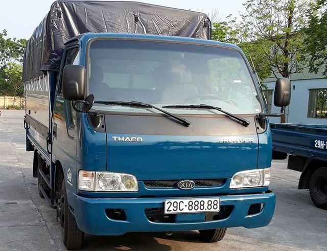 
Trước đó, một chiếc xe tải cũng do Thaco lắp ráp sản xuất là Kia Frontier cũng đã may mắn bốc được biển số ngũ quý 29C-888.88.
