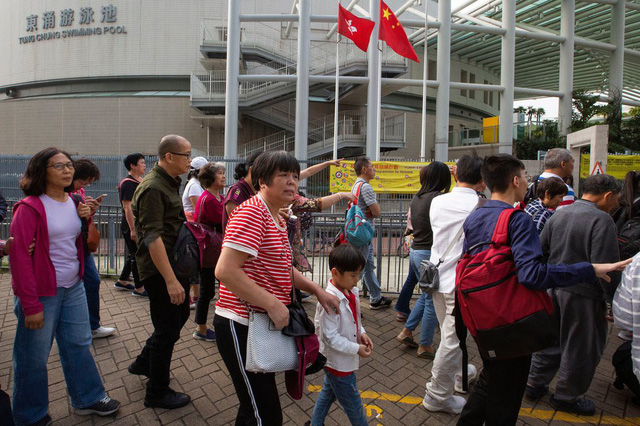 Du khách Trung Quốc tại Hong Kong (Ảnh: New York Times)