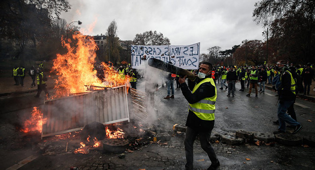 Bạo loạn tại thủ đô Paris, Pháp cuối tuần qua (Ảnh: AFP)