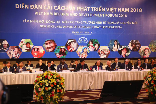 Thủ tướng Nguyễn Xuân Phúc cùng các nhà lãnh đạo quốc tế tham dự Diễn đàn.