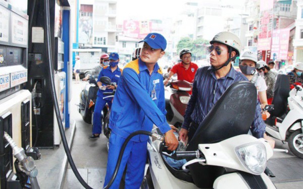 Giá xăng dầu liên tục được giảm giá trong 4 lần điều chỉnh vừa qua.