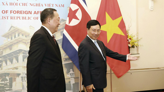 Bộ trưởng Bộ Ngoại giao Triều Tiên vừa sang thăm Việt Nam để nghiên cứu cải cách nền kinh tế thành công của nước ta.
