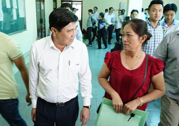 
Chủ tịch UBND TPHCM Nguyễn Thành Phong đã 3 lần đối thoại với người dân Thủ Thiêm sau khi có kết luận của Thanh tra Chính phủ về dự án Khu đô thị mới Thủ Thiêm (ảnh: Phạm Nguyễn)
