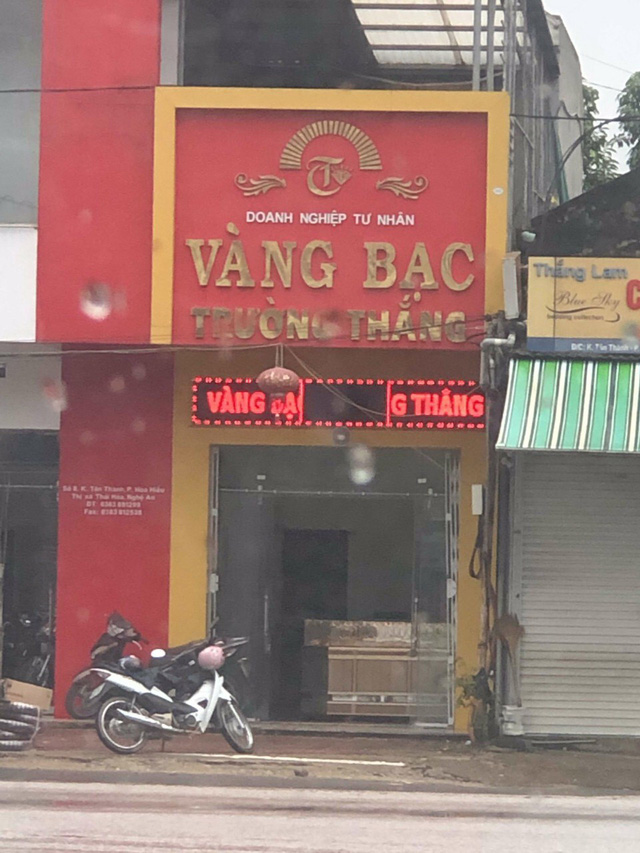 Cửa hàng Vàng bạc Trường Thắng tại thị xã Thái Hòa, Nghệ An.