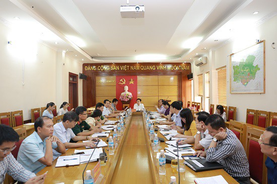 Cuộc họp giữa huyện Hoành Bồ với công ty Cổ phần Tập đoàn Hạ Long đã chỉ ra nhiều vấn đề lình sình tại các dự án của doanh nghiệp này (ảnh CTTĐT Hoành Bồ)