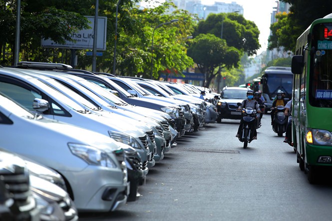 Dân ồ ạt mua xe hơi, Việt Nam đến thời ô tô hóa đường phố - Ảnh 3.