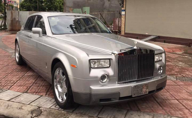 
Chiếc Rolls-Royce Phantom từng thuộc sở hữu của đại gia Khải Silk được chào bán tại Hà Nội.
